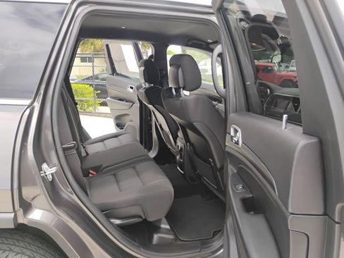 Used 2021 Jeep Grand Cherokee Laredo RWD image 93