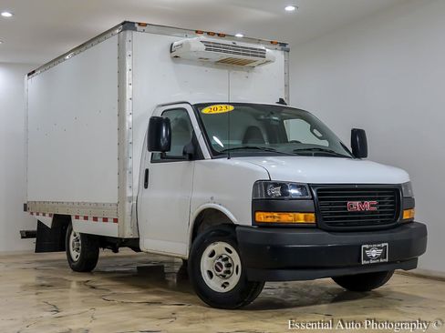 Used 2023 GMC Savana 3500 w/ Power Convenience Package RWD image 2