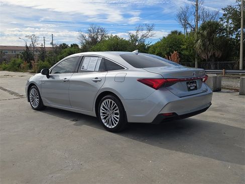 Used 2021 Toyota Avalon Limited image 6
