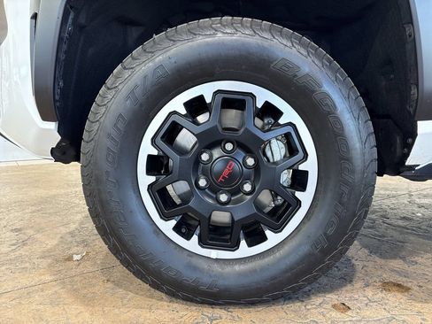 Certified 2025 Toyota Tacoma TRD Off-Road AWD/4WD image 10