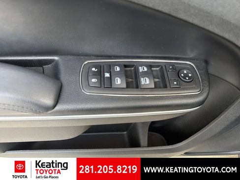 Used 2023 Chrysler 300 Touring L RWD image 9