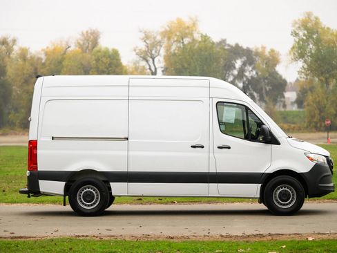 Used 2023 Mercedes-Benz Sprinter 2500 image 13