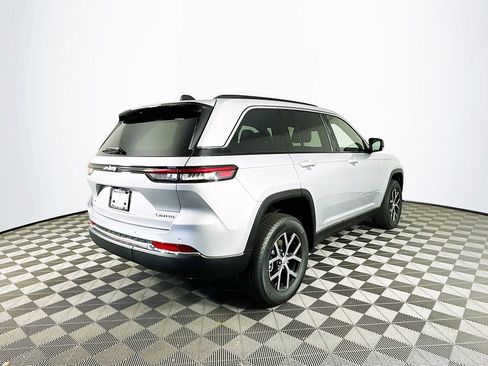 New 2025 Jeep Grand Cherokee Limited image 9