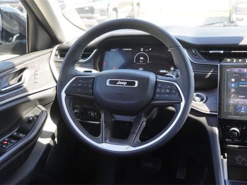 Used 2024 Jeep Grand Cherokee L Limited w/ Black Appearance Package image 18