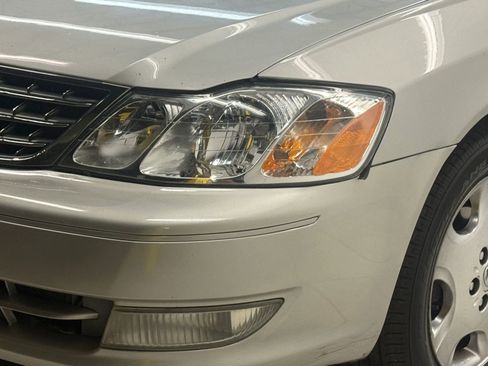 Used 2004 Toyota Avalon XLS image 4