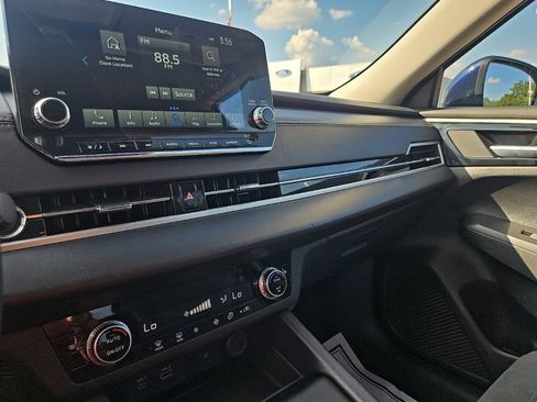 Used 2024 Mitsubishi Outlander SE image 18