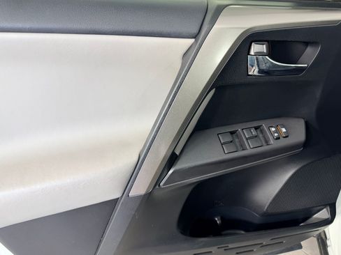 Used 2018 Toyota RAV4 XLE FWD image 13