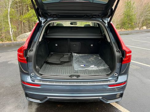 Used 2023 Volvo XC60 B5 Plus w/ Climate Package image 24