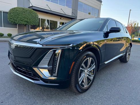 Used 2024 Cadillac Lyriq Luxury AWD/4WD image 2