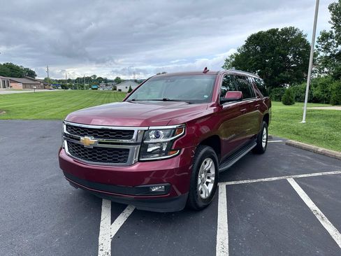 Used 2016 Chevrolet Suburban LT RWD image 2