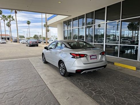 Used 2025 Nissan Versa SV image 3
