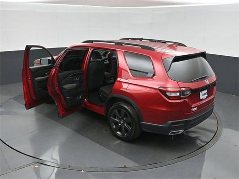 Used 2025 Honda Pilot Sport image 50