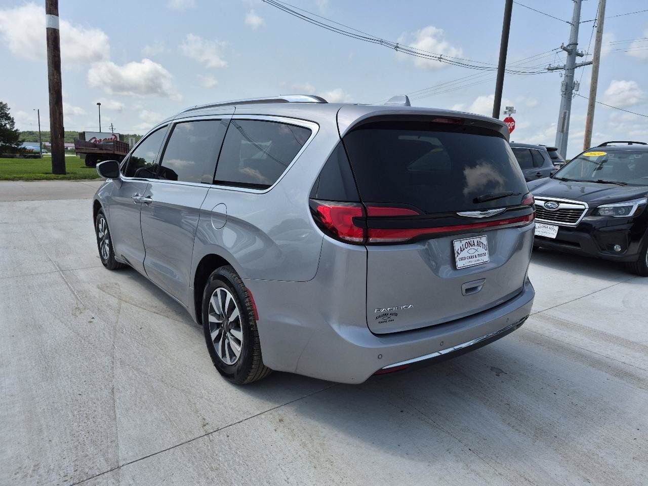Used 2021 Chrysler Pacifica Touring-L FWD image 8