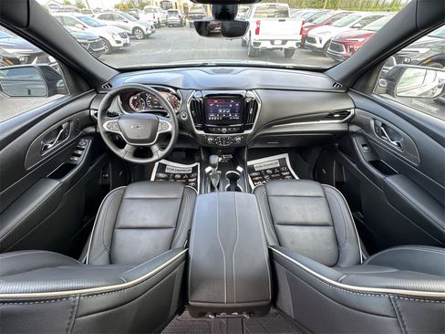 Used 2024 Chevrolet Traverse Premier image 21