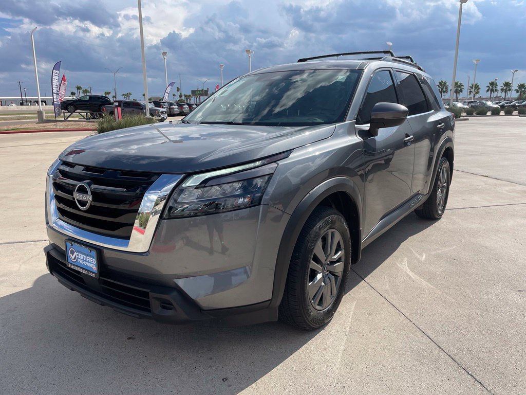Certified 2025 Nissan Pathfinder SV FWD image 3