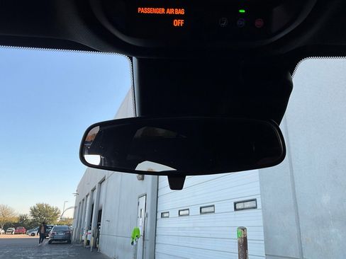 Used 2025 Buick Envista Sport Touring image 16