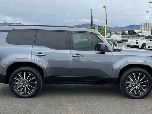 Used 2024 Lexus GX 550 w/ Cold Area Package AWD/4WD image 4