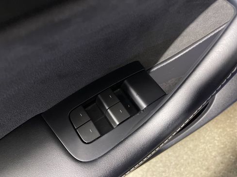 Used 2023 Tesla Model Y AWD image 16