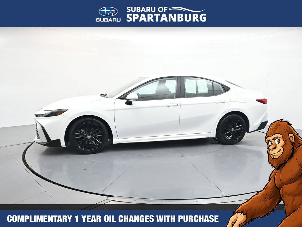 Used 2025 Toyota Camry SE FWD image 4