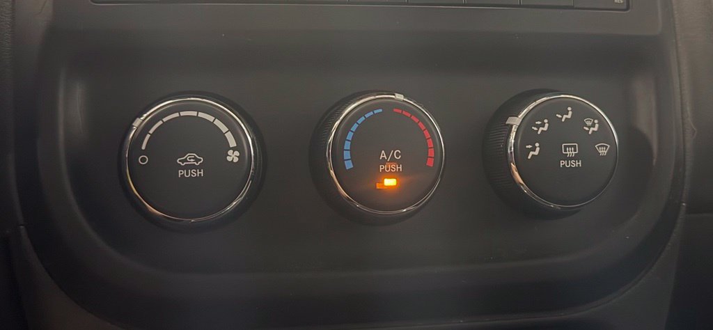 Used 2014 Jeep Compass Sport FWD image 16