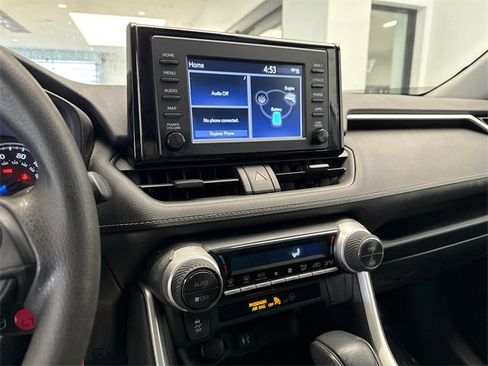 Used 2019 Toyota RAV4 LE image 21