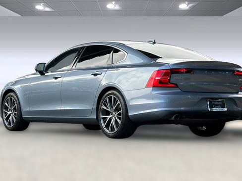 Used 2018 Volvo S90 T5 Momentum w/ Convenience Package image 3
