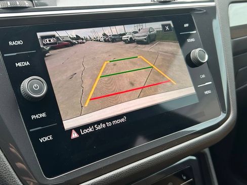 Certified 2023 Volkswagen Tiguan SE FWD image 22