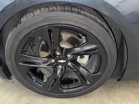 Used 2019 Chevrolet Camaro LT image 9