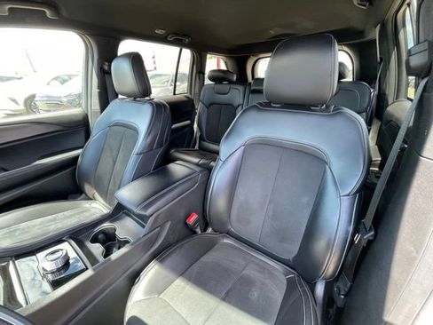 Used 2025 Jeep Grand Cherokee Altitude AWD/4WD image 17