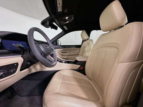 Used 2022 Jeep Grand Cherokee Limited 4xe w/ Luxury Tech Group II image 13