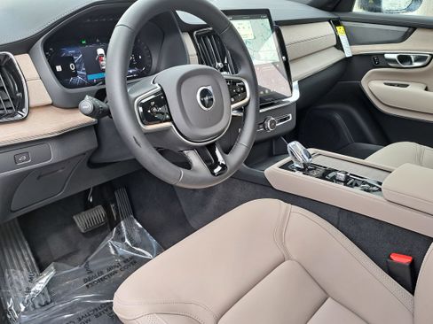 New 2026 Volvo XC90 B6 Plus w/ Protection Package Premier AWD/4WD image 5