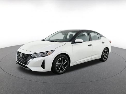 Used 2025 Nissan Sentra SV FWD image 3