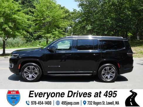 Used 2024 Jeep Wagoneer 4WD w/ Premium Group I image 2