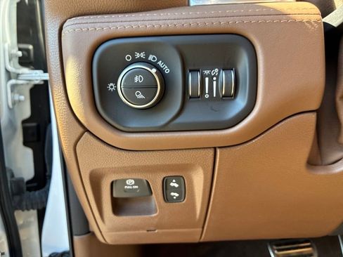 Used 2023 RAM 1500 Limited AWD/4WD image 11