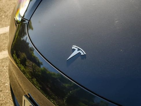 Used 2018 Tesla Model 3 Long Range image 9