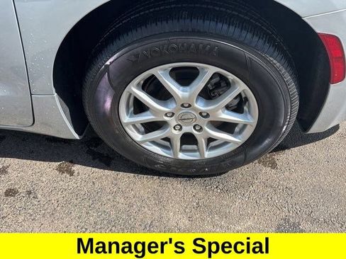 Used 2024 Chrysler Pacifica Touring-L FWD image 43