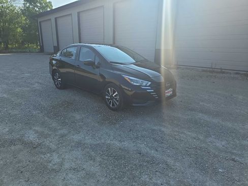 Used 2025 Nissan Versa SV w/ Trunk Package FWD image 5