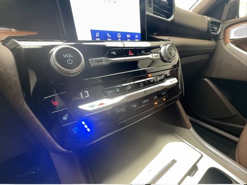 Used 2021 Ford Explorer King Ranch w/ Premium Technology Package RWD image 33