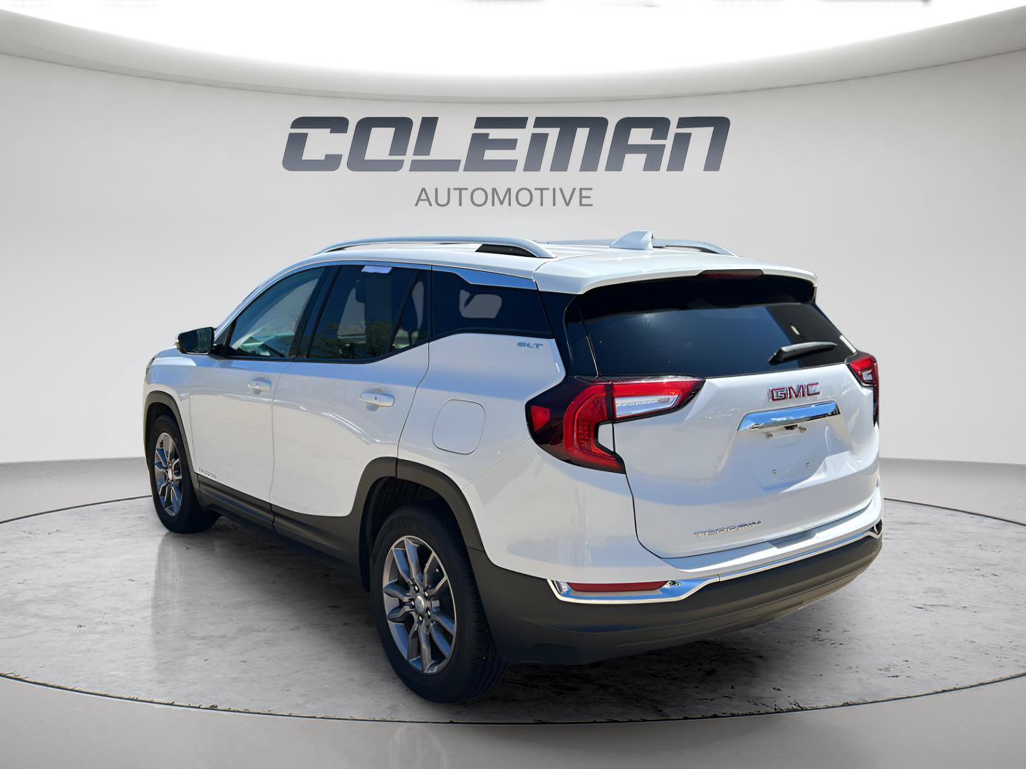 Used 2023 GMC Terrain SLT FWD image 4
