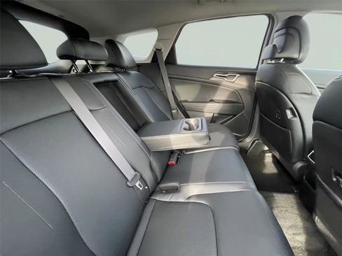 Used 2025 Kia Sportage EX image 21