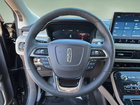 Used 2023 Lincoln Nautilus Standard w/ Premium Package image 11