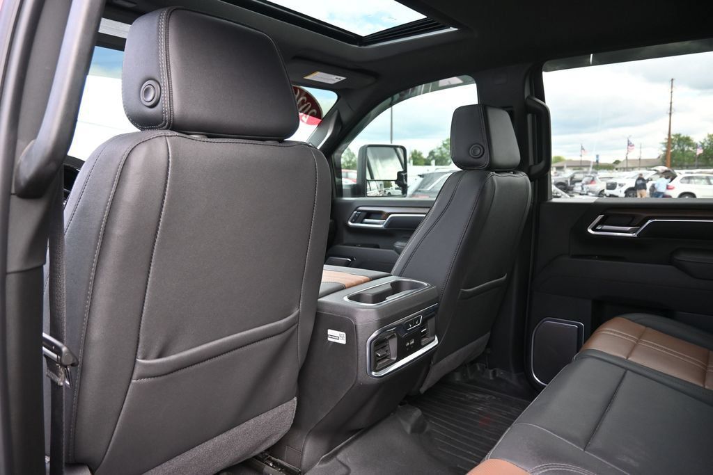 Used 2026 Chevrolet Silverado 3500 High Country w/ High Country Premium Package AWD/4WD image 24