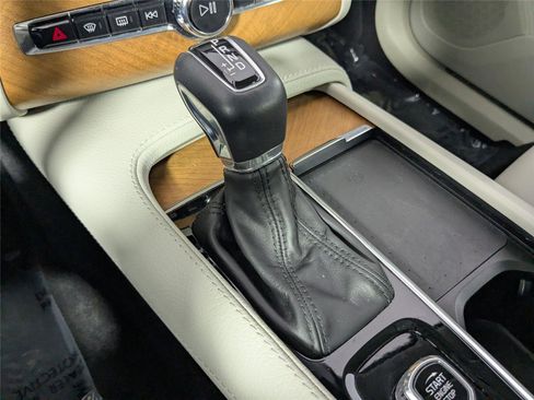 Used 2022 Volvo XC90 T6 Momentum w/ Advanced Package image 22