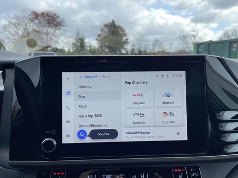 Used 2025 Toyota Camry SE image 27