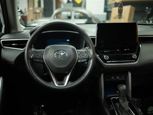 Used 2023 Toyota Corolla Cross XLE w/ Convenience Package FWD image 19