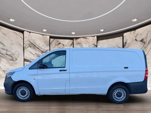 Used 2022 Mercedes-Benz Metris image 4