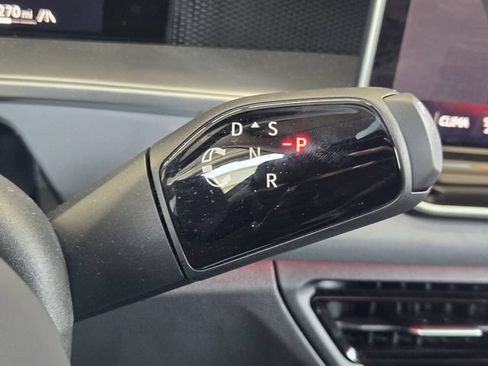 Certified 2025 Volkswagen Tiguan SE w/ Panoramic Sunroof Package AWD/4WD image 22