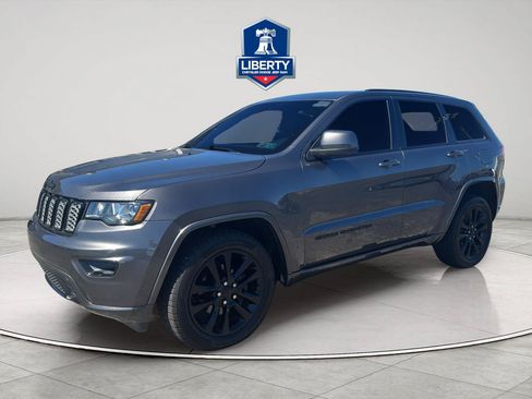 Certified 2018 Jeep Grand Cherokee Altitude AWD/4WD image 3
