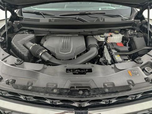 Used 2025 Chevrolet Traverse Z71 image 9