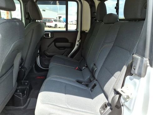 Used 2024 Jeep Gladiator Sport AWD/4WD image 15